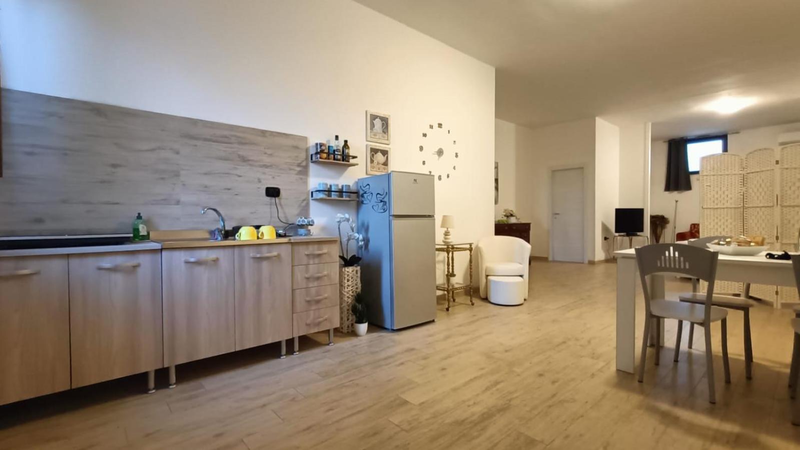 Intero Alloggio, Binario 18 Brindisi Extérieur photo